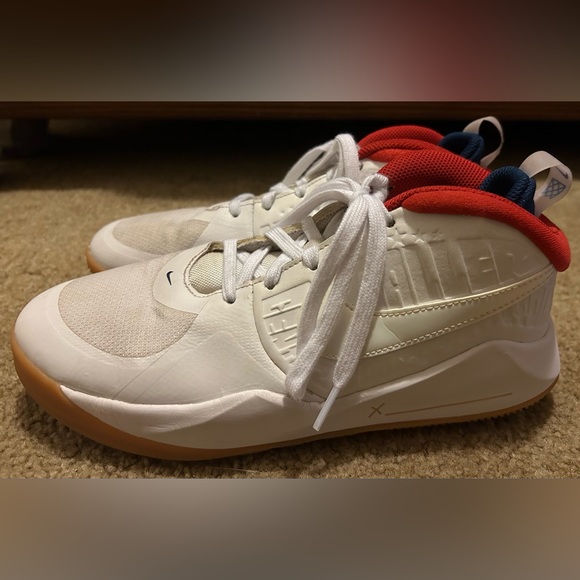 7Y Basketball Shoes - Picture 2 of 6